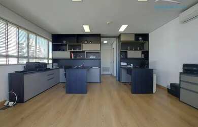 Imagem: O depósito possui 1 Vaga na garagem e 45m² de Área e está