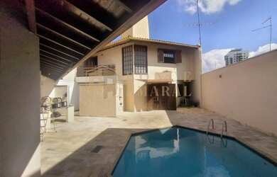 Imagem: A casa possui 3 Dormitórios, 4 Banheiros, 4 Vagas na garagem