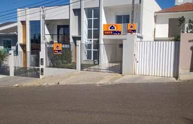 Imagem: A casa possui 3 Dormitórios, 1 Banheiro, 1 Vaga na garagem