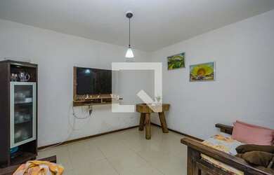 Imagem: A casa possui 4 Dormitórios, 2 Banheiros, 2 Vagas na garagem