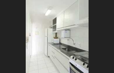 Imagem: O apartamento possui 1 Dormitório, 1 Banheiro, 1 Vaga na garagem