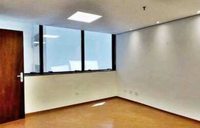 Imagem: O depósito possui 1 Vaga na garagem e 32m² de Área e está