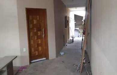 Imagem: A casa possui 4 Dormitórios, 2 Banheiros, 2 Vagas na garagem