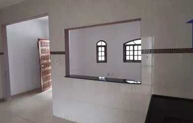 Imagem: A casa possui 2 Dormitórios, 2 Banheiros, 2 Vagas na garagem