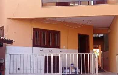 Imagem: A casa possui 3 Dormitórios, 4 Banheiros, 5 Vagas na garagem