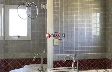 Imagem 14: Aluga Casa em Condomínio 3 suítes com armários, hidromassagem, 5 w.c...