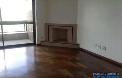 Imagem: O apartamento possui 4 Dormitórios, 5 Banheiros, 3 Vagas na