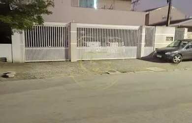 Imagem: A casa em condomínio possui 2 Dormitórios, 1 Banheiro, 2 Vagas