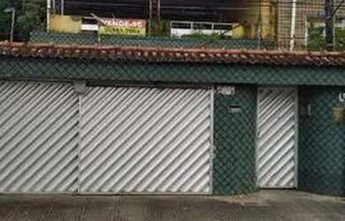 Imagem: A casa possui 4 Dormitórios, 3 Banheiros, 3 Vagas na garagem