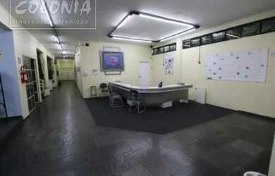 Imagem: O depósito possui 2 Vagas na garagem, 1.183m² de Área e