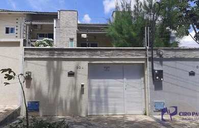 Imagem: A casa possui 3 Dormitórios, 3 Banheiros, 2 Vagas na garagem