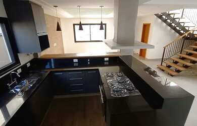 Imagem: A casa em condomínio possui 3 Dormitórios, 5 Banheiros, 4