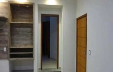 Imagem: A casa possui 3 Dormitórios, 2 Banheiros, 1 Vaga na garagem