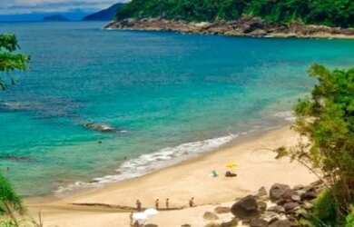 Imagem: A casa possui 2 Dormitórios, 2 Banheiros, 1 Vaga na garagem