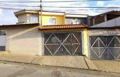 Imagem: A casa possui 2 Dormitórios, 2 Banheiros, 2 Vagas na garagem