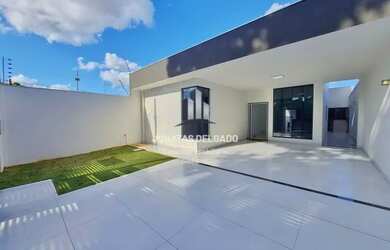 Imagem: A casa possui 3 Dormitórios, 3 Banheiros, 4 Vagas na garagem