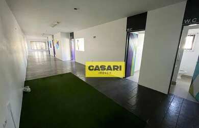 Imagem: O depósito possui 2 Vagas na garagem, 350m² de Área e está