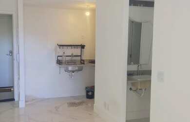 Imagem: O apartamento possui 1 Dormitório, 1 Banheiro, 1 Vaga na garagem