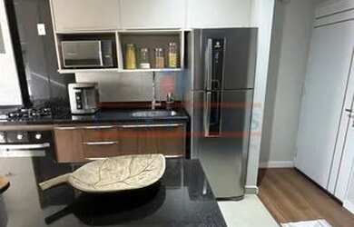 Imagem: O apartamento possui 2 Dormitórios, 1 Banheiro, 1 Vaga na garagem