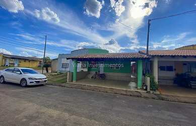 Imagem: A casa em condomínio possui 3 Dormitórios, 1 Banheiro, 2 Vagas