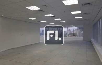 Imagem: O depósito possui 5 Vagas na garagem e 220m² de Área e está