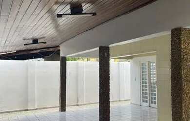 Imagem: A casa possui 5 Dormitórios, 4 Banheiros, 3 Vagas na garagem