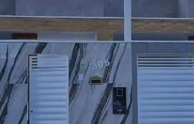 Imagem: A casa possui 2 Dormitórios, 2 Banheiros, 2 Vagas na garagem