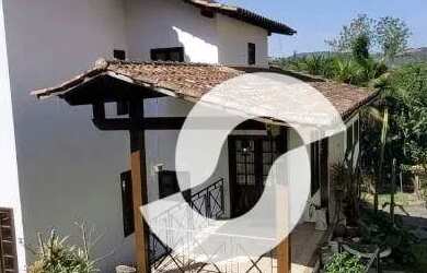 Imagem: A casa possui 4 Dormitórios, 1 Banheiro, 5 Vagas na garagem