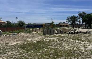 Imagem: O terreno possui 180m² de Área e está localizado em Unamar