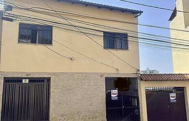 Imagem: A casa possui 2 Dormitórios, 1 Banheiro, 1 Vaga na garagem