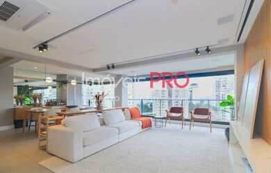 Imagem: O apartamento possui 3 Dormitórios, 5 Banheiros, 2 Vagas na