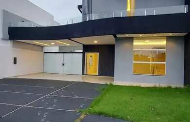 Imagem: A casa em condomínio possui 3 Dormitórios, 2 Banheiros, 4