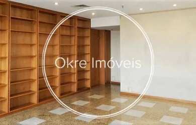 Imagem: O depósito possui 5 Vagas na garagem, 320m² de Área e está