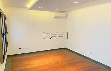 Imagem: A casa possui 3 Dormitórios, 4 Banheiros, 2 Vagas na garagem