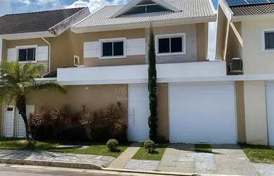 Imagem: A casa possui 5 Dormitórios, 5 Banheiros, 4 Vagas na garagem