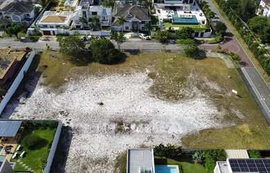 Imagem: O terreno possui 1.500m² de Área e está localizado em Barra