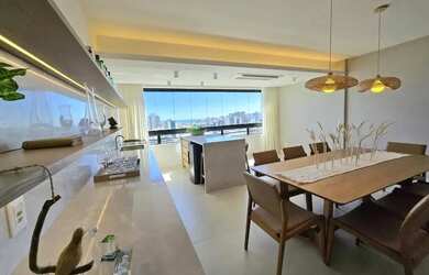 Imagem: O apartamento possui 4 Dormitórios, 5 Banheiros, 2 Vagas na