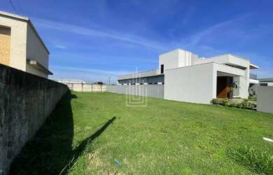 Imagem: O terreno possui 477m² de Área e está localizado em Porto