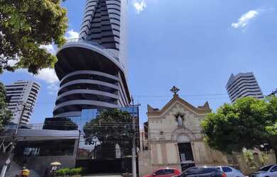 Imagem: O depósito possui 3 Vagas na garagem, 300m² de Área e está