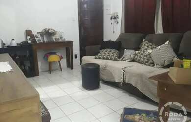 Imagem: O apartamento possui 3 Dormitórios, 1 Banheiro, 1 Vaga na garagem