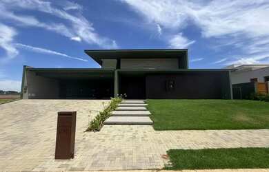 Imagem: A casa em condomínio possui 4 Dormitórios, 5 Banheiros, 5