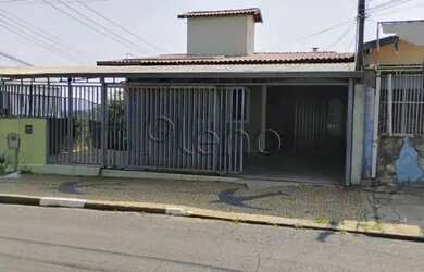 Imagem: A casa possui 3 Dormitórios, 2 Banheiros, 4 Vagas na garagem