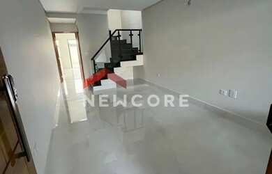 Imagem: A casa possui 3 Dormitórios, 4 Banheiros, 2 Vagas na garagem