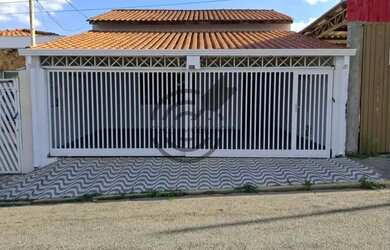 Imagem: A casa possui 3 Dormitórios, 3 Banheiros, 2 Vagas na garagem