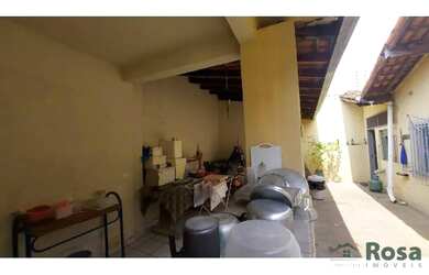 Imagem: A casa possui 4 Dormitórios, 2 Banheiros, 2 Vagas na garagem