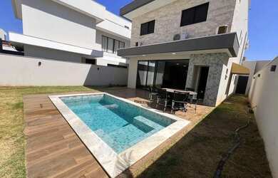 Imagem: A casa em condomínio possui 4 Dormitórios, 5 Banheiros, 4