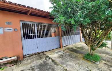 Imagem: A casa possui 5 Dormitórios, 2 Banheiros, 2 Vagas na garagem