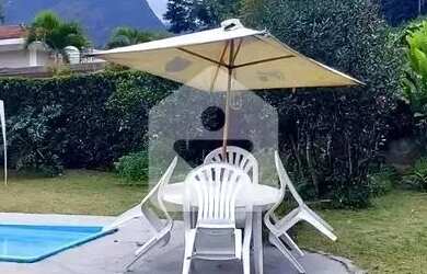 Imagem: A casa à venda possui 5 Dormitórios, 5 Banheiros e 290m²