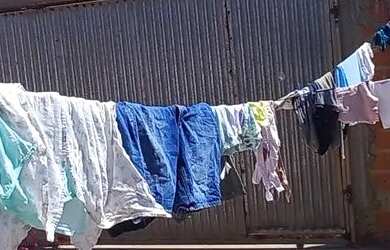 Imagem: A casa possui 2 Dormitórios, 1 Banheiro e 2 Vagas na garagem