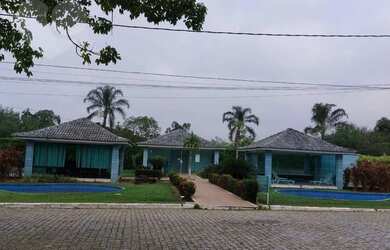 Imagem: A casa em condomínio possui 4 Dormitórios, 2 Banheiros, 3